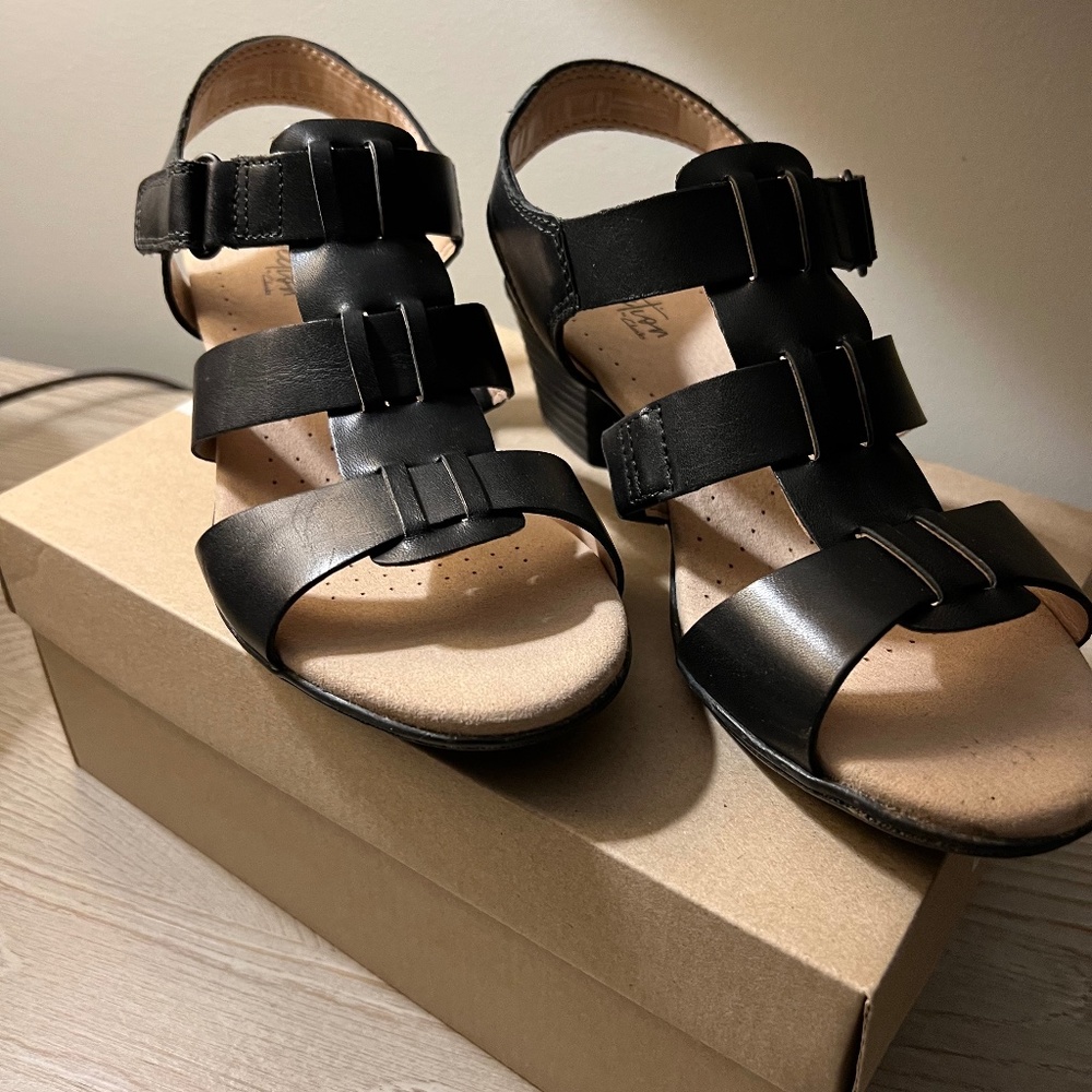 Clark Black Leather Sandle size 6.5
